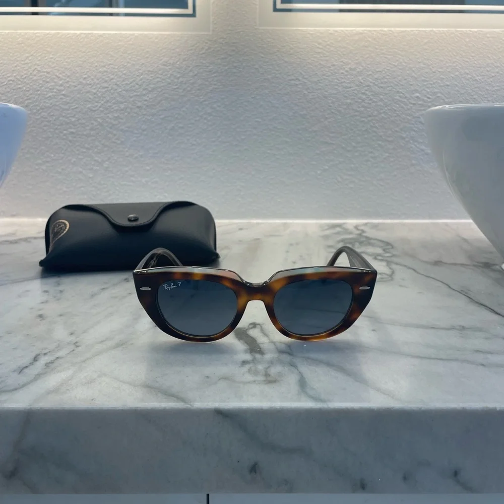 Ray Ban Doreen polarized sunglasses, size 49-20, 2025 style, NWT - Picture 3 of 10